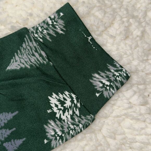 TAHARI Family Matching PJ Winter Green White Pine Christmas Trees Yellow Star - Picture 5 of 9